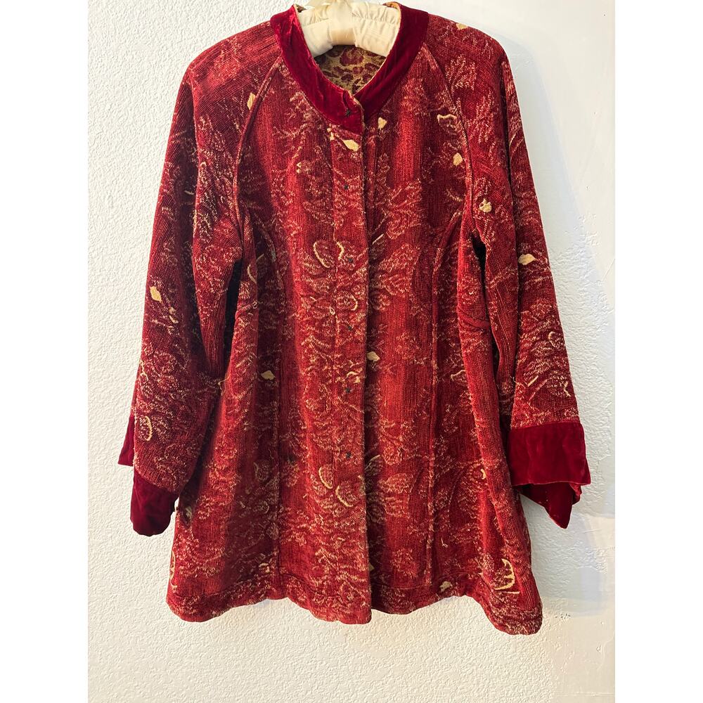 women’s large￼ reversible tapestry coat ￼ maroon, and￼ beige